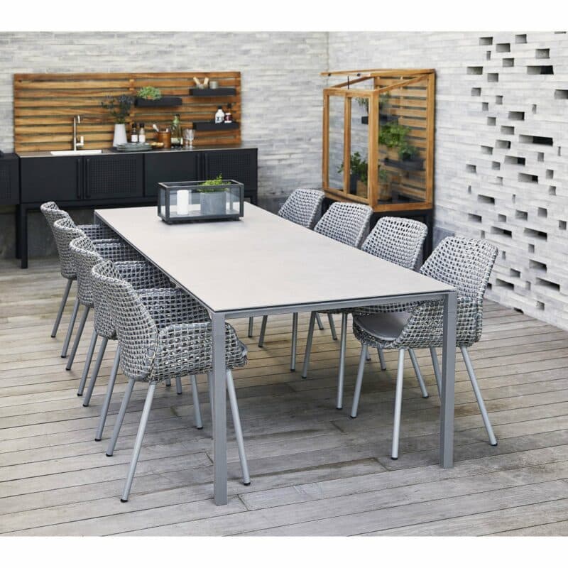 Cane-line "Vibe" Dining-Sessel, Geflecht light grey/grey/taupe mit Gartentisch "Pure"