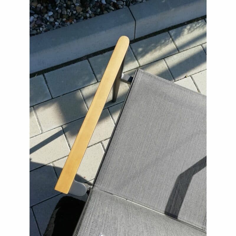 Jati&Kebon Stapelstuhl "Arosa", Gestell Aluminium eisengrau matt, Bespannung Textilgewebe Batyline dark grey, Armlehnen Teakholz