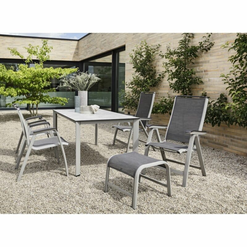 Kettler Stapelsessel, Multipositionssessel und Hocker "Forma", Alu silber, Textilen graphit, mit Tisch "Edge"