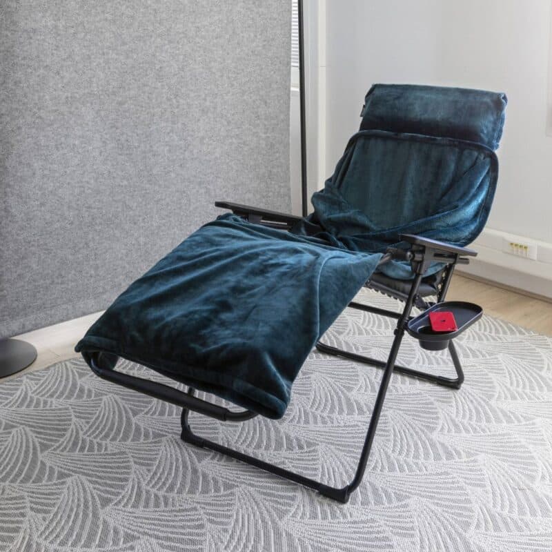 Lafuma Fleece-Decke dark blue / Getränkehalter schwarz ©LAFUMA MOBILIER - Sébastien Sassoulas