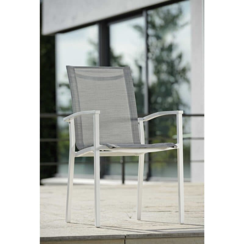 Stern "Evoee" Stapelsessel, Gestell Aluminium weiß, Sitzfläche Textilgewebe silber, Armlehnen Aluminium weiß