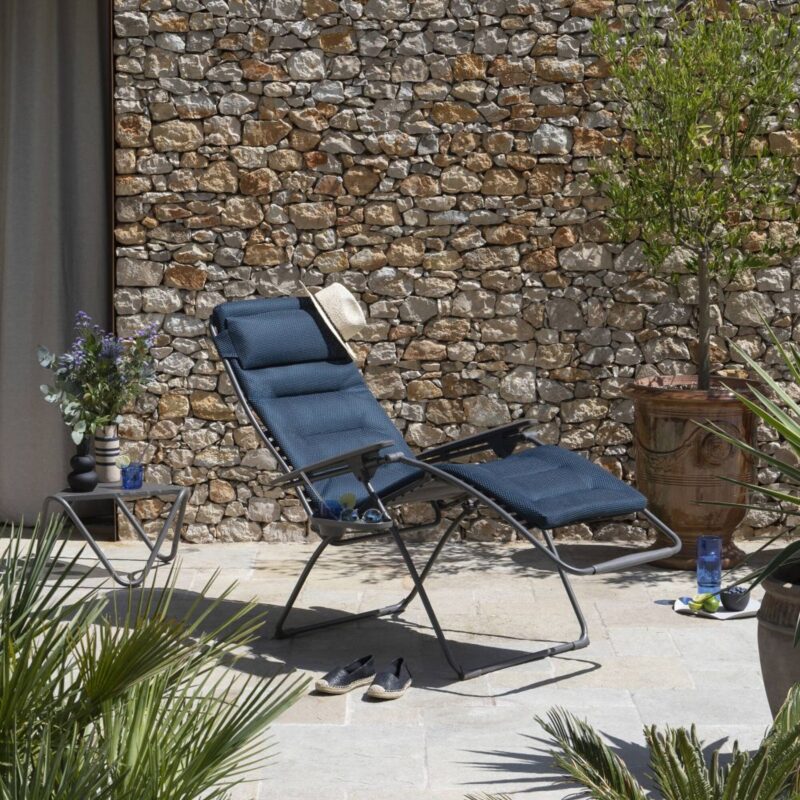 Lafuma "Futura XL" Relaxsessel, Gestell Stahl titane, Sitzfläche BeComfort® bleu encre ©LAFUMA MOBILIER - Pierrick Verny
