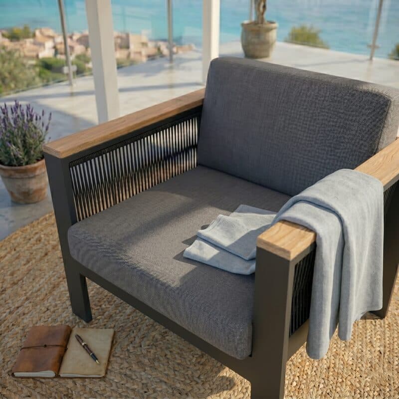 Jati&Kebon Loungesessel "Miray", Gestell Aluminium eisengrau, Rope schwarz, Teakarmlehnen, Polster grau