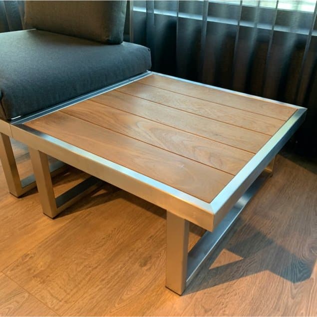 Jati&Kebon "Rao" Beistelltisch, Gestell Edelstahl, Tischplatte Teak, Größe 70x70 cm