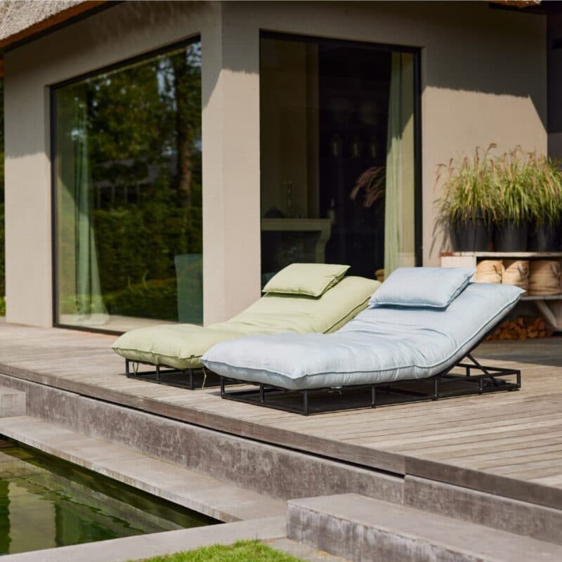 Hartman "Emma" Daybed, Gestell Aluminium schwarz, Sunbrella Sky Blue und French Green