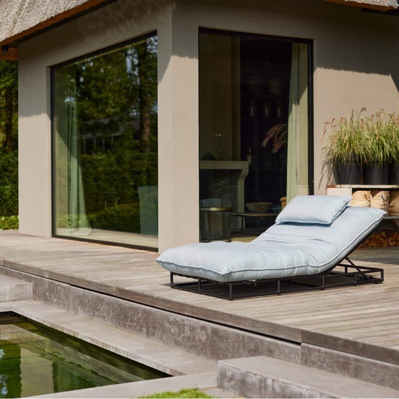 Hartman "Emma" Daybed, Gestell Aluminium schwarz, Sunbrella Sky Blue