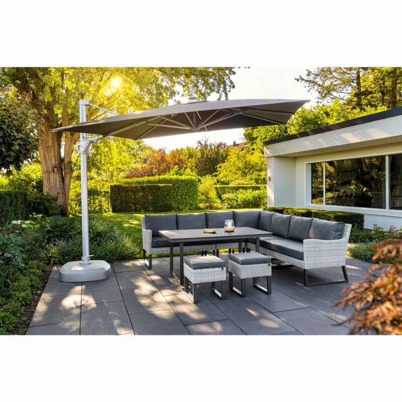 Kettler "Palma Wing" Casual Dining Lounge mit Endteil rechts und links, 2 Mittelteilen, Eckteil, 2 Hockern, Gestell Alu anthrazit, Polyrattan white wash, Kissen anthrazit, mit Gartentisch "Skate"