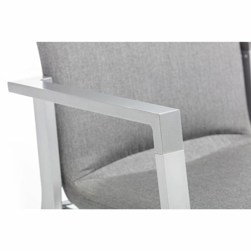 Kettler "Rasmus" Stapelsessel, Gestell Aluminium silber, Armlehne graphit, Polster Sunbrella® flanelle, Detail Armlehne