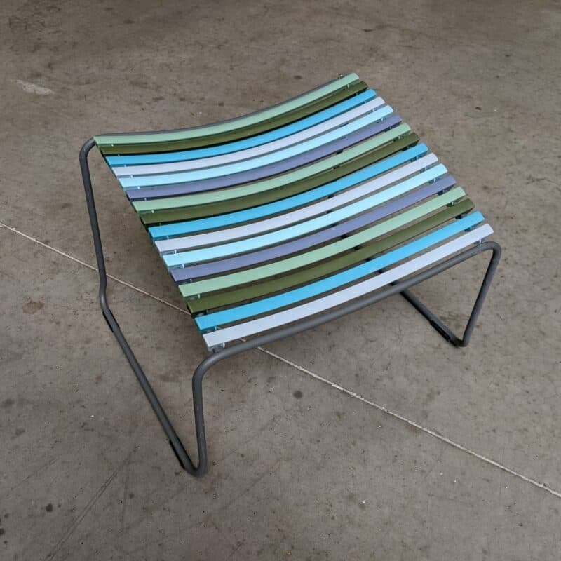 Houe "Click" Hocker, Gestell Stahl, Sitzfläche Kunststoff-Lamellen bunt