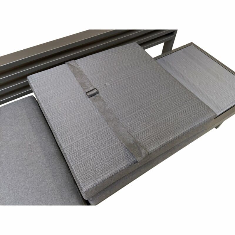 Stern "New Holly" Lounge im Best-of Set, Aluminium anthrazit, Textilen karbon, Bezug Outdoorstoff schiefergrau, Detail Kissen