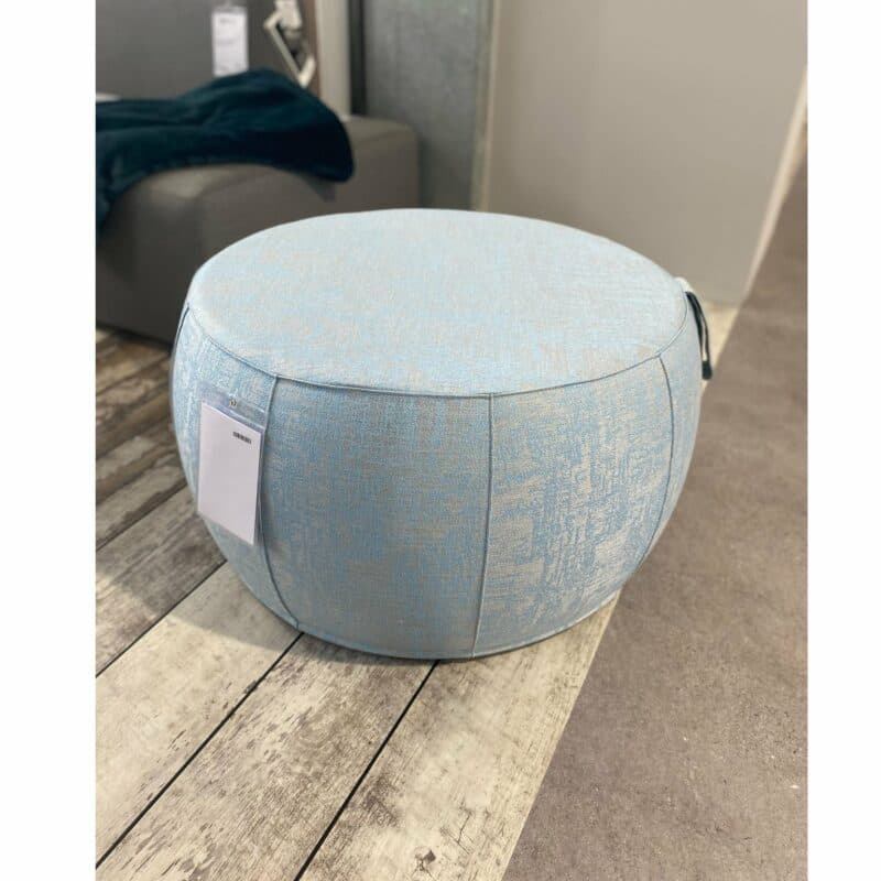 Stern "Pouf", Sitzhocker aus Outdoorstoff hellblau/seidengrau meliert, Ø 70/79 cm - Ausstellung Lauchringen