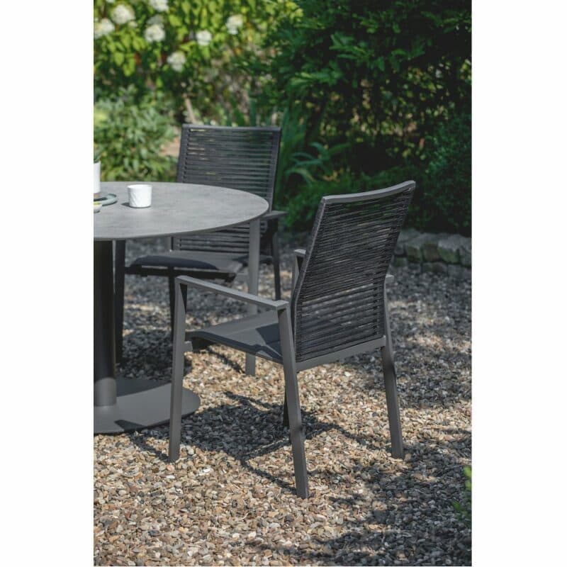 Niehoff Tisch "Bistro", Gestell Stahl anthrazit, Tischplatte HPL Beton-Design mit Stuhl "Cervo"