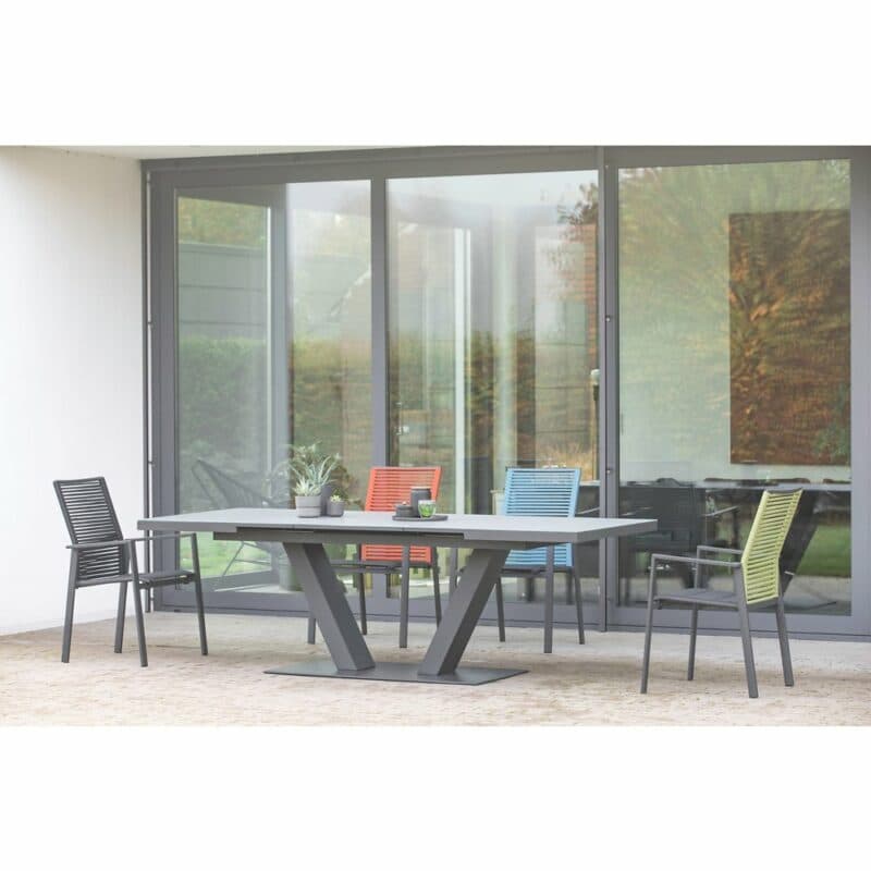 Niehoff "Cervo" Gartenstuhl, Gestell Aluminium anthrazit, Sitzfläche Textilen gepolstert schwarz, Rückenlehne Rope mit Ausziehtisch "Plank"
