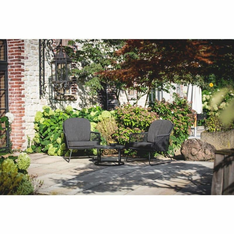 Niehoff "Kubu" Loungesessel, Gestell Aluminium anthrazit, Kordelflechtung grau, mit Sitz- und Rückenkissen Southend anthrazit mit Loungetisch "Serra"