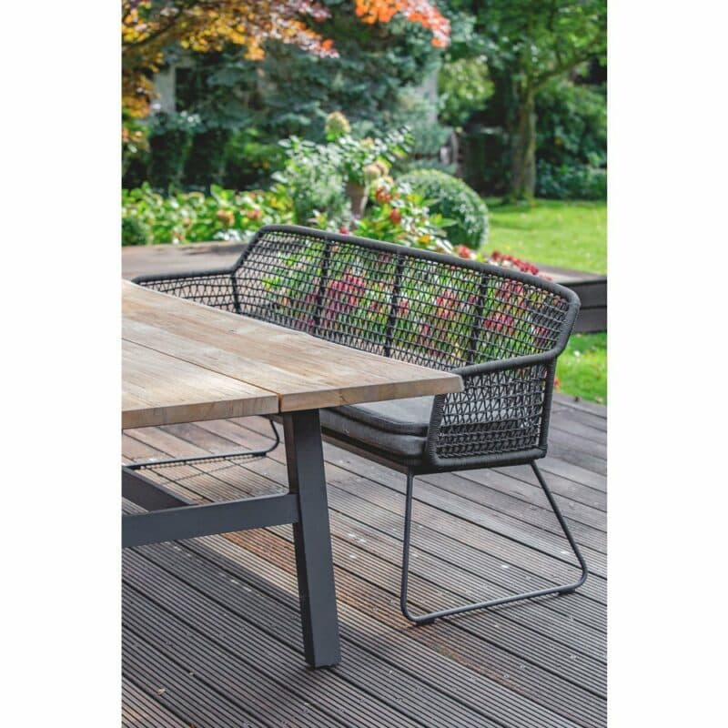 Niehoff "Tavo" Gartentisch, Gestell Aluminium anthrazit, Tischplatte Teakholz mit Baumkante und Bank "Kubu"