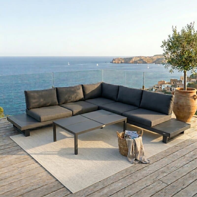 Jati&Kebon "Livio" Loungeset 2-tlg., Aluminium Eisengrau, Kissen Natté Sooty mit Loungetisch "Liem" (Bild KI-generiert)