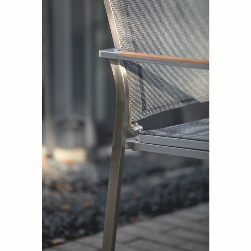 Niehoff "Scalea Flex" Hochlehner, Gestell Edelstahl gebürstet, Textilen silbergrau, Teakarmlehnen