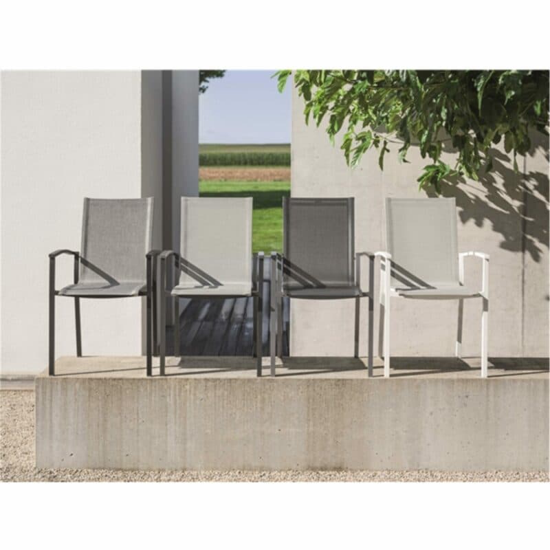 Stern "Evoee" Stapelsessel, Aluminium schwarz matt/leinen grau, anthrazit/silber, graphit/silbergrau und weiß/silber