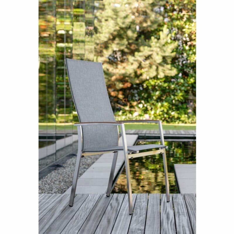 Stern "Mika" Hochlehner, Gestell Edelstahl gebürstet, Sitzfläche Textil Leinen grau, Armlehnen Teak