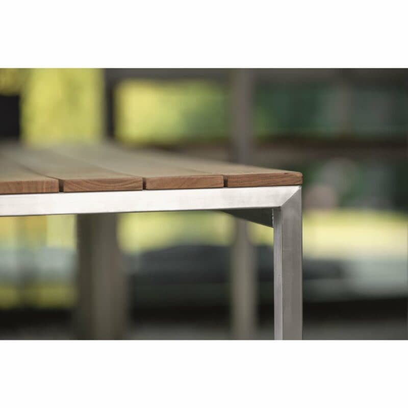 Stern "Viona" 2-Sitzer Gartenbank, Gestell Edelstahl, Rückenlehne Textilgewebe Leinen grau, Sitzfläche Teakholz, Detail Sitzfläche