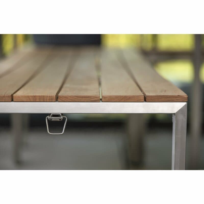 Stern "Viona" 3-Sitzer Gartenbank, Gestell Edelstahl, Rückenlehne Textilgewebe Leinen grau, Sitzfläche Teakholz, Detail Sitzfläche