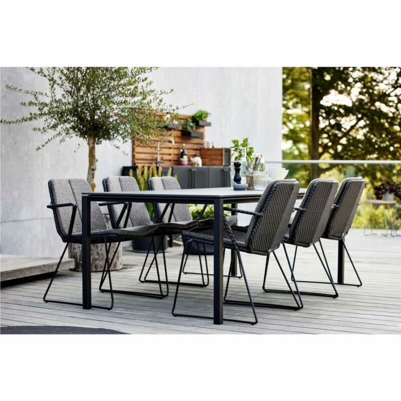 Cane-line "Vision" Gartenstuhl, Geflecht schwarz/anthrazit und Gartentisch "Pure"