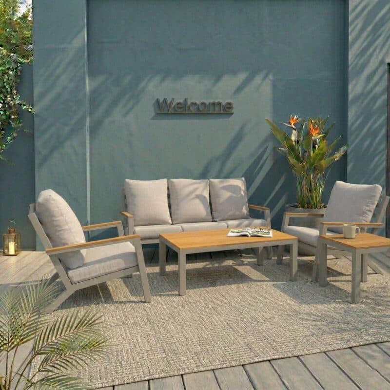 Lesli Living "Donnan" Lounge, Gestelle Aluminium matt beige, Kissen beige, Tischplatten/Armlehnen Bambus (Bild KI-generiert)