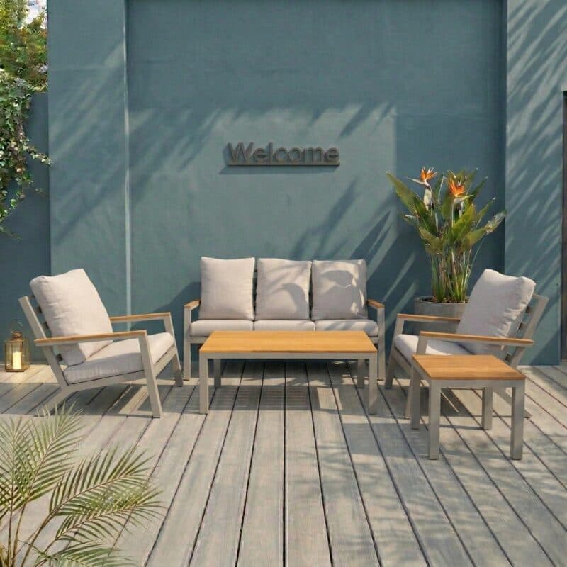 Lesli Living "Donnan" Lounge, Gestelle Aluminium matt beige, Kissen beige, Tischplatten/Armlehnen Bambus (Bild KI-generiert)