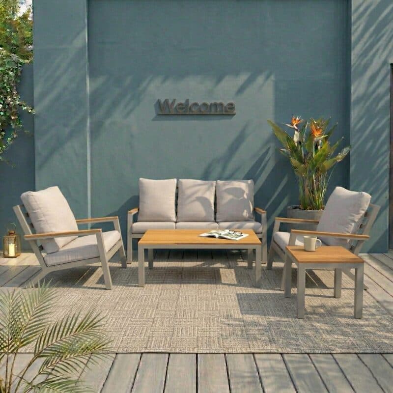 Lesli Living "Donnan" Lounge, Gestelle Aluminium matt beige, Kissen beige, Tischplatten/Armlehnen Bambus (Bild KI-generiert)