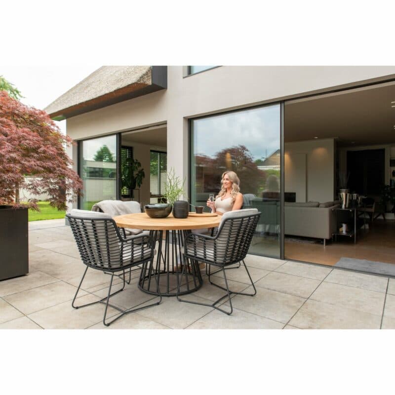 4Seasons Outdoor "Fabrice" Diningsessel, Gestell Aluminium anthrazit, Sitzfläche Rope anthrazit, Kissen Olefin grau, mit Tisch Ambassador, Gestell Edelstahl anthrazit, Tischplatte Teak