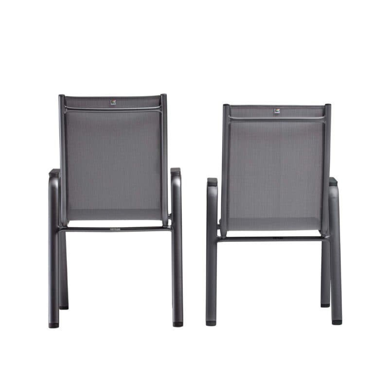 Kettler "Cirrus" Serie: links Silver-Line Stapelsessel mit Sitzhöhe 50 cm, rechts regulärer "Cirrus" Stapelsessel, Alu anthrazit/Textil anthrazit-grau