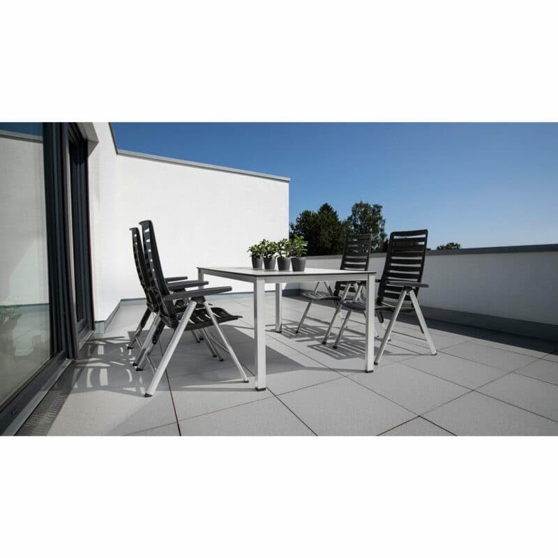 Kettler "Wave" Multipositionssessel, Gestell Aluminium silber, Sitzfläche Kunststoff anthrazit, "Cubic" Gartentisch 160x95 cm, Tischplatte HPL