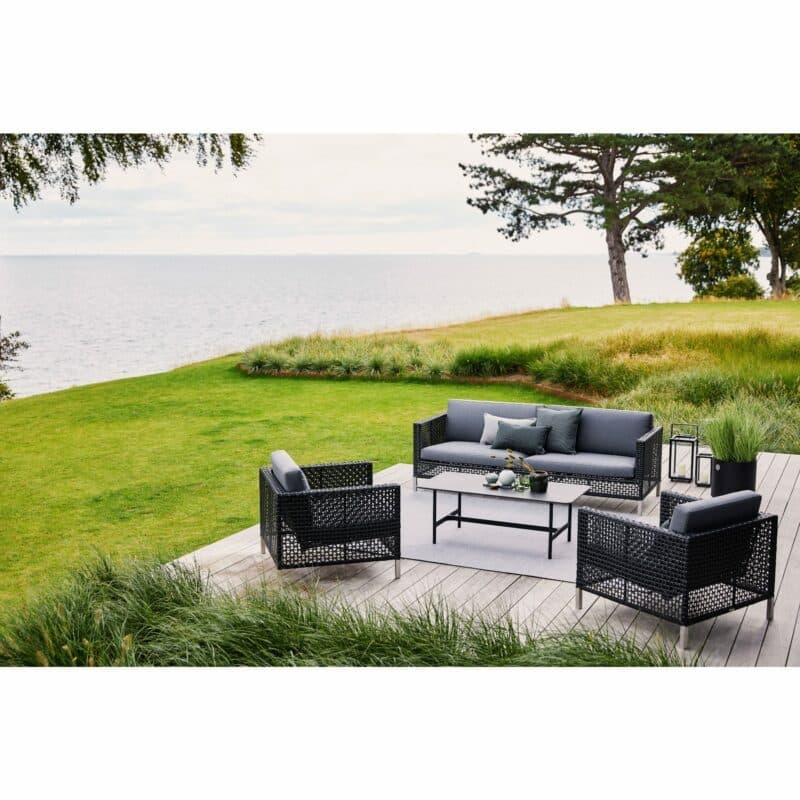 Cane-line "Connect" Loungegruppe, "Twist" Loungetisch und "Dot" Outdoor-Teppich multicolour