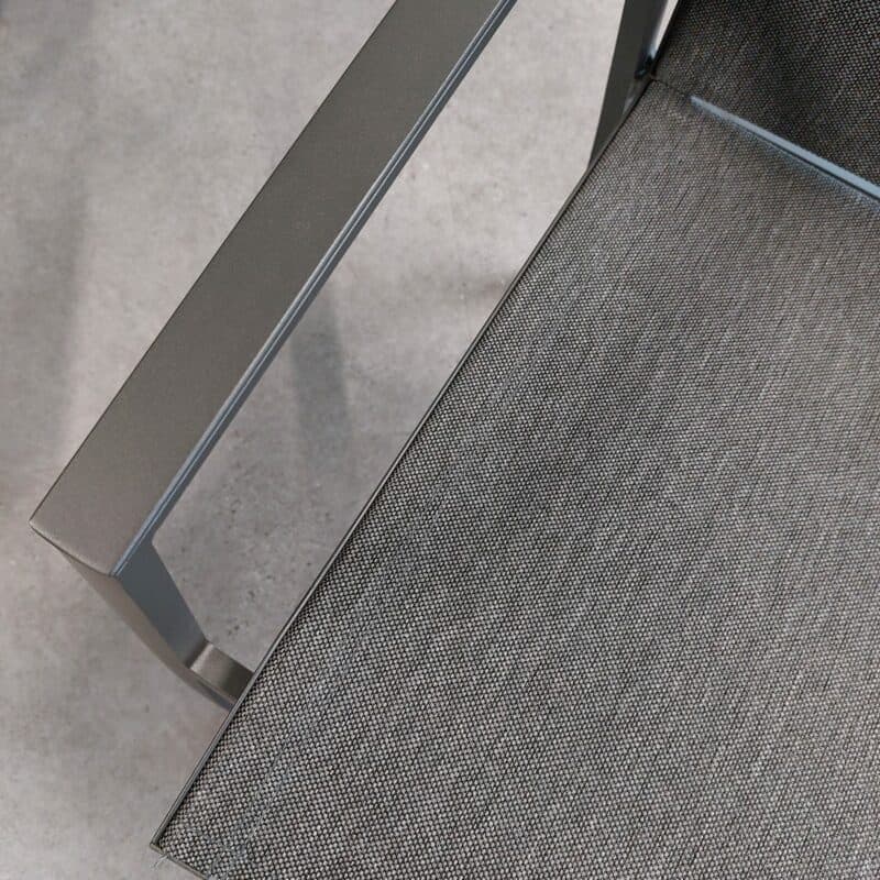 SIT Mobilia "Franco II" Stapelstuhl, Gestell Aluminium anthrazit, Sitzfläche Textilgewebe charcoal black, Armlehnen Aluminium anthrazit