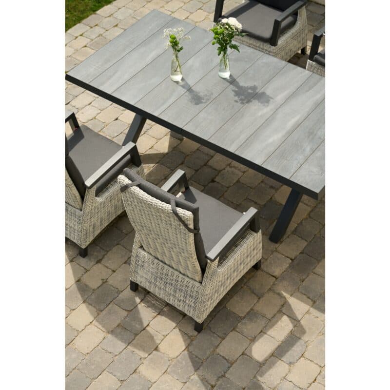 Siena Garden "Corido/Sincro" Gartenmöbel-Set mit verstellbarem Diningsessel und Ausziehtisch, Polyrattan ice grey, Auflage anthrazit, Tischplatte Keramik wood grey 200/260x100 cm