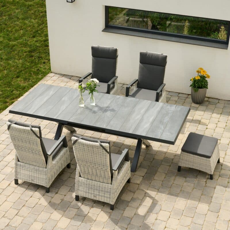 Siena Garden "Corido" verstellbarer Diningsessel und Hocker, mit "Sincro" Ausziehtisch, Polyrattan ice grey, Auflage anthrazit, Tischplatte Keramik wood grey 200/260x100 cm