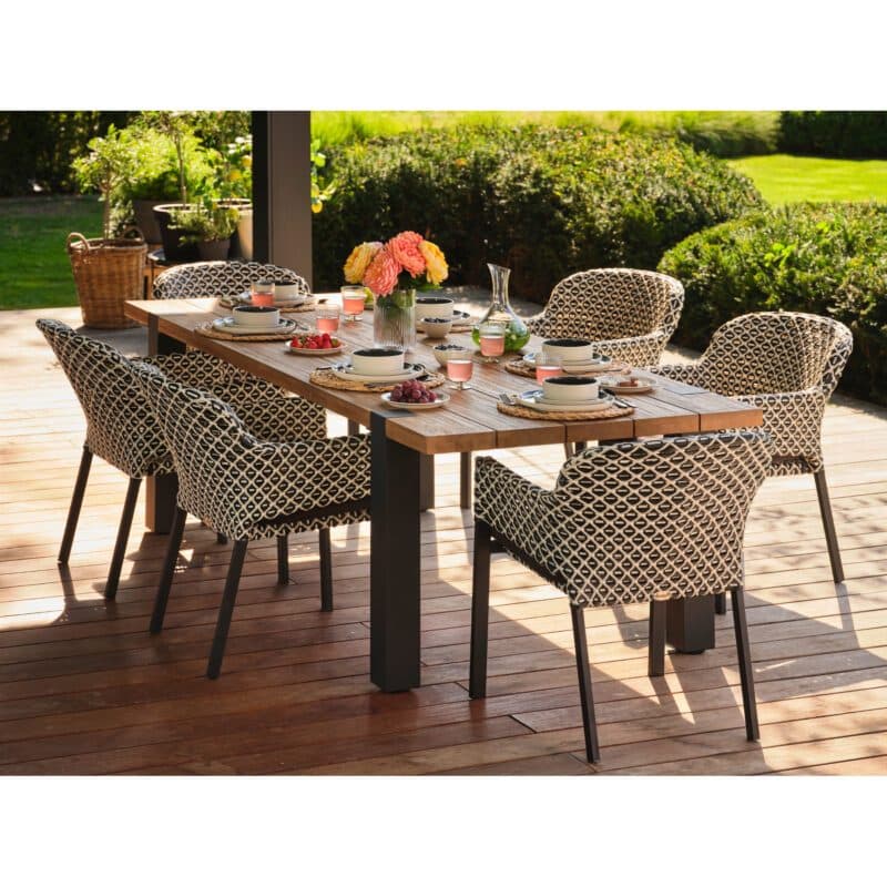 Hartman "Esmee" Gartentisch mit "Kelly" Diningsessel, Gestell Aluminium carbon black, Sitzfläche Polyrattan White&Black, Tischplatte Teak