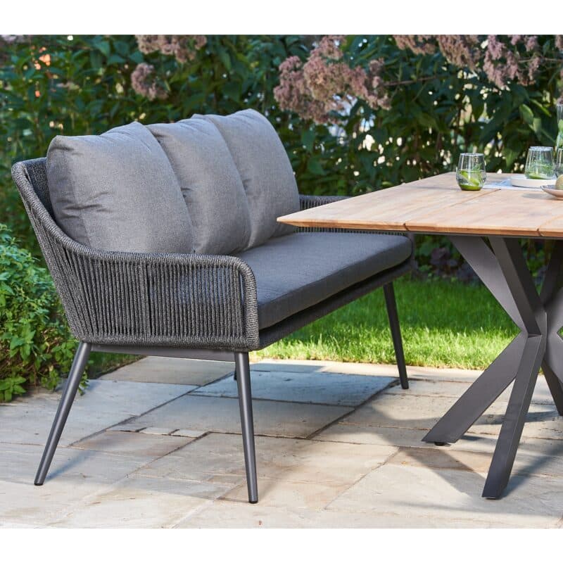 CASA DOMA "Alcamo/Ribera" Diningset 5-tlg, Gestelle Edelstahl anthrazit, Diningbank und -sessel L-Form, Rundrohr-Beine, Sitz Rope anthrazit (vertikal rund), Kissen Tuvatextil® Panama grafito, Tischplatte Teak