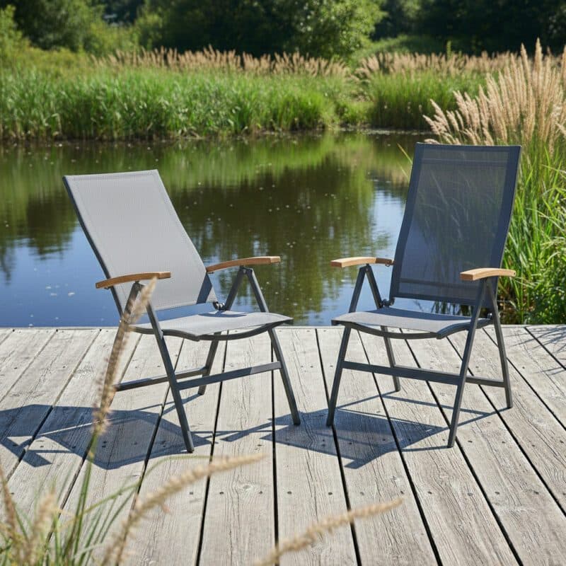 CASA DOMA "Mineo" Klappsessel, Gestell Edelstahl anthrazit, Sitz Textilgewebe Sunproof® Sling schwarz/silber, Armlehnen Teak