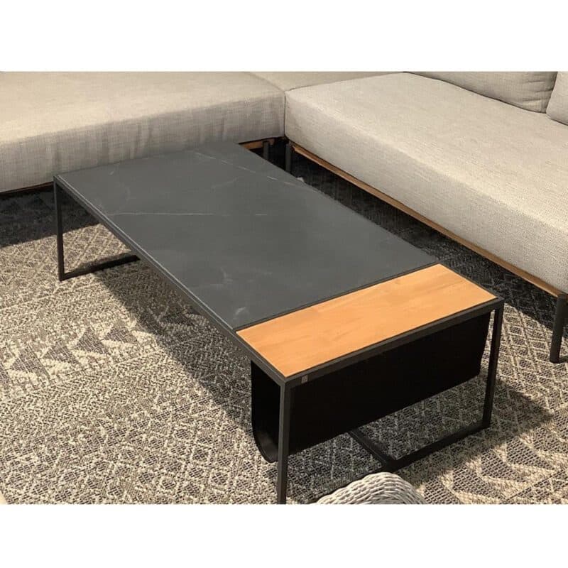 4Seasons Outdoor "Atlas" Loungetisch 122x62 cm, Edelstahl anthrazit, Tischplatte Keramik Marmor-Optik, Ablage Teak - Ausstellung Stockach
