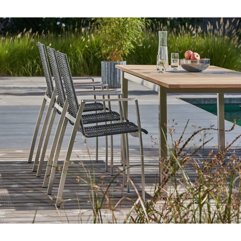 CASA DOMA "Mineo" Gartenstuhl, Sitzfläche Rope anthrazit, Armlehnen Teak, "Ugento" Gartentisch, Tischplatte Teak, 160/220x90 cm, Gestelle Edelstahl gebürstet