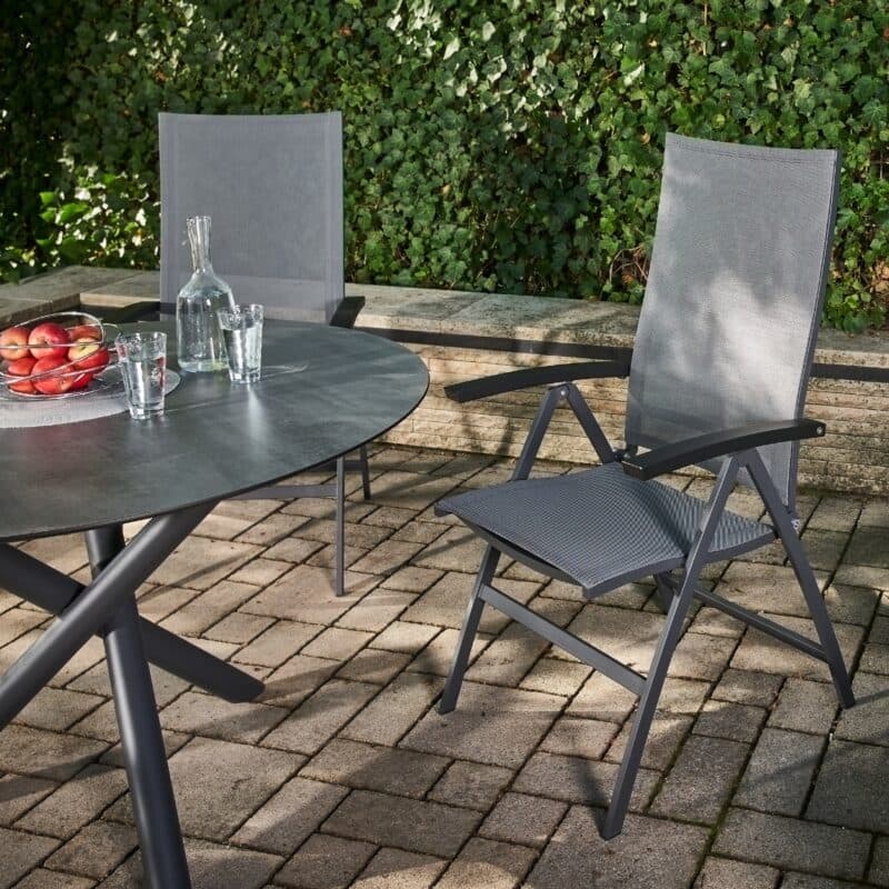 CASA DOMA "Mineo/Perano" Gartenmöbel-Set 5-tlg., Gestelle Edelstahl anthrazit, Sitzfläche Sunproof® Sling schwarz/silber, Armlehnen Aluminium, Gartentisch mit HPL-Tischplatte