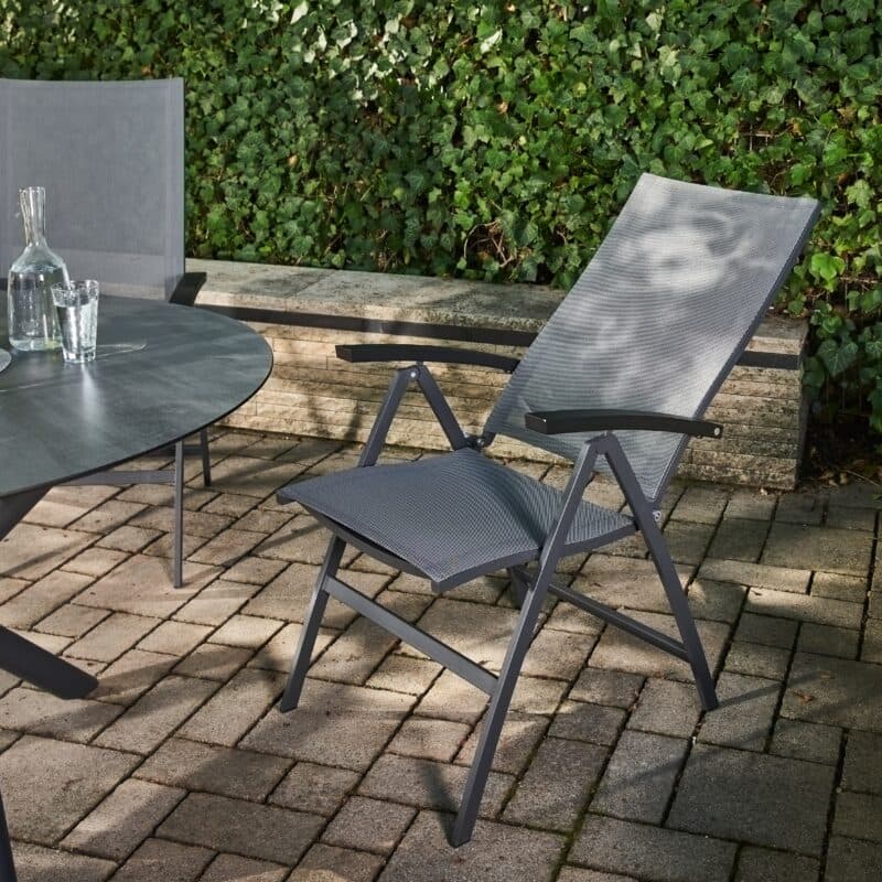 CASA DOMA "Mineo/Perano" Gartenmöbel-Set 5-tlg., Gestelle Edelstahl anthrazit, Sitzfläche Sunproof® Sling schwarz/silber, Armlehnen Aluminium, Gartentisch mit HPL-Tischplatte