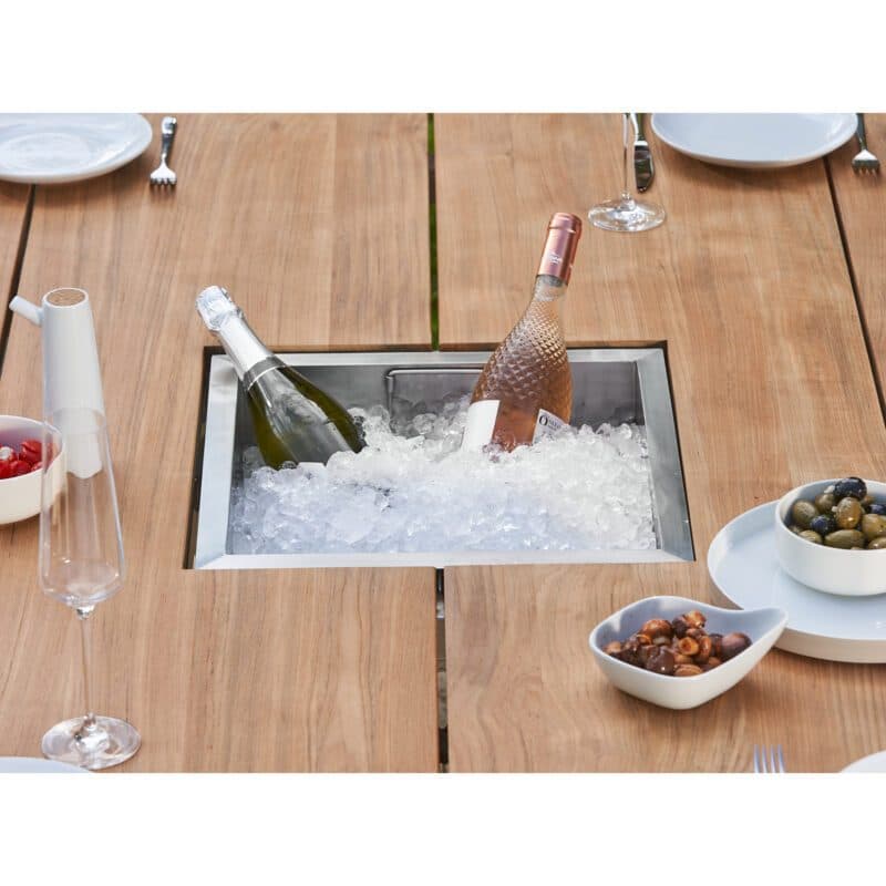 CASA DOMA "Siderno" Gartentisch 150x150 cm, Gestell Edelstahl, Tischplatte Teak, Detail Flaschenkühler