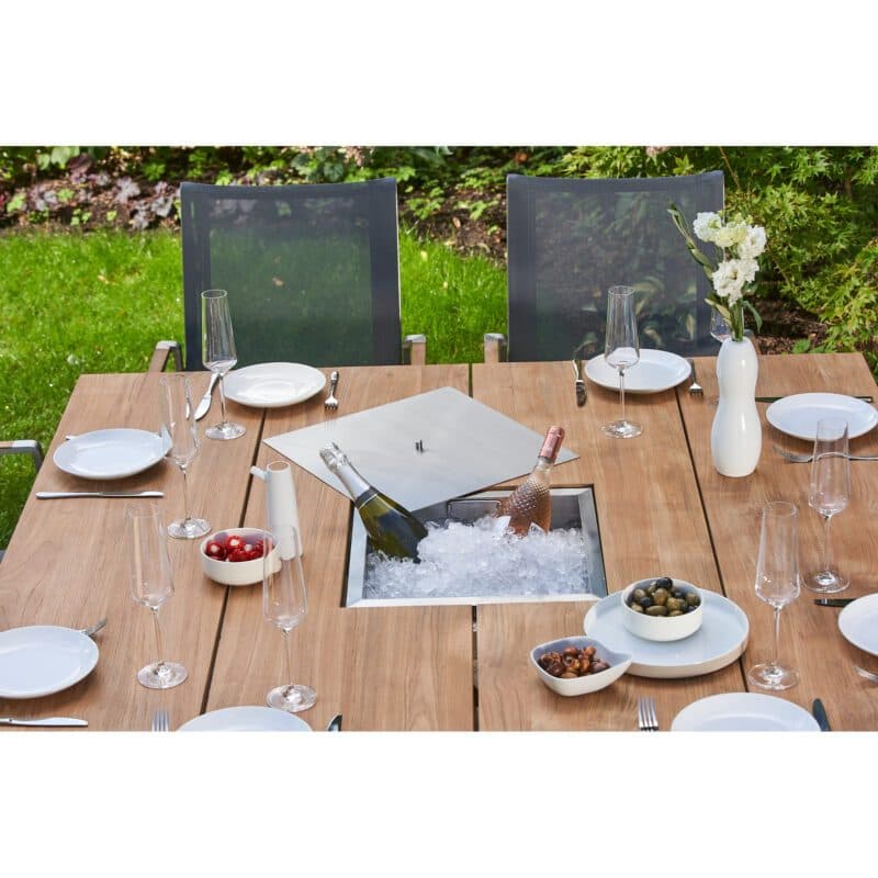 CASA DOMA "Mineo/Siderno" Gartenmöbel-Set 9-tlg., Gestelle Edelstahl gebürstet, Sitzfläche Sunproof® Sling schwarz/silber, Armlehnen Teak, Tischplatte Teak, 150x150 cm
