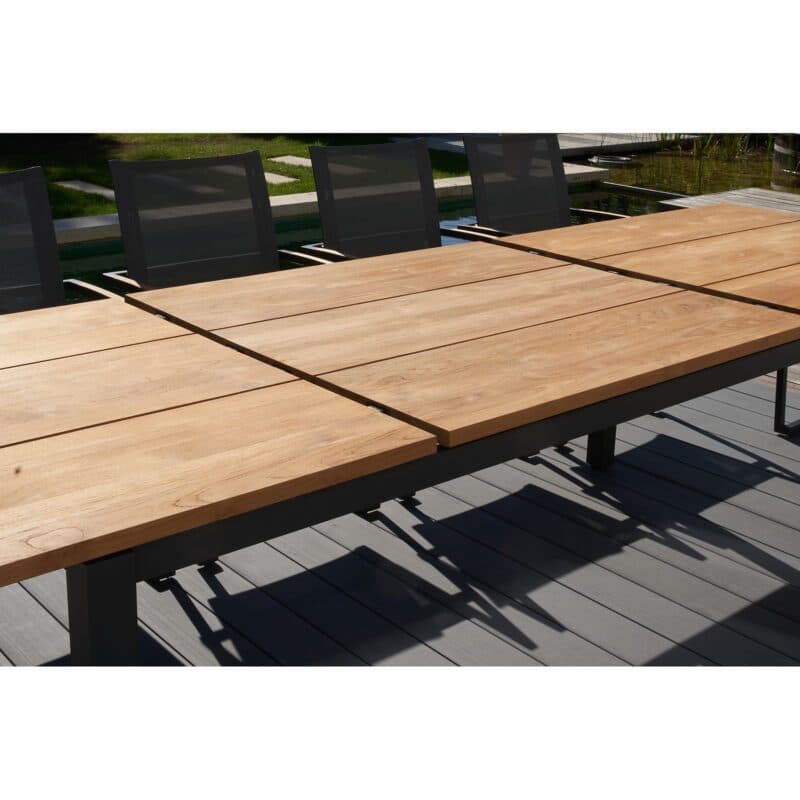 CASA DOMA "Mineo/Varano" Gartenmöbel-Set 7-tlg., Gestelle Edelstahl anthrazit, Sitzfläche Sunproof® Sling schwarz-silber, Armlehnen Teak, Ausziehtisch Tischplatte Teak, 210/310x100 cm