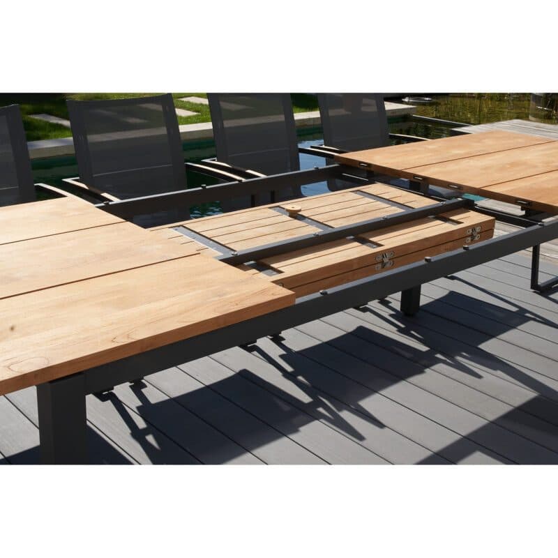 CASA DOMA "Mineo/Varano" Gartenmöbel-Set 7-tlg., Gestelle Edelstahl anthrazit, Sitzfläche Sunproof® Sling schwarz-silber, Armlehnen Teak, Ausziehtisch Tischplatte Teak, 210/310x100 cm