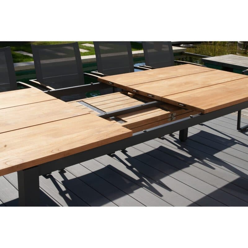 CASA DOMA "Mineo/Varano" Gartenmöbel-Set 7-tlg., Gestelle Edelstahl anthrazit, Sitzfläche Sunproof® Sling schwarz-silber, Armlehnen Teak, Ausziehtisch Tischplatte Teak, 210/310x100 cm