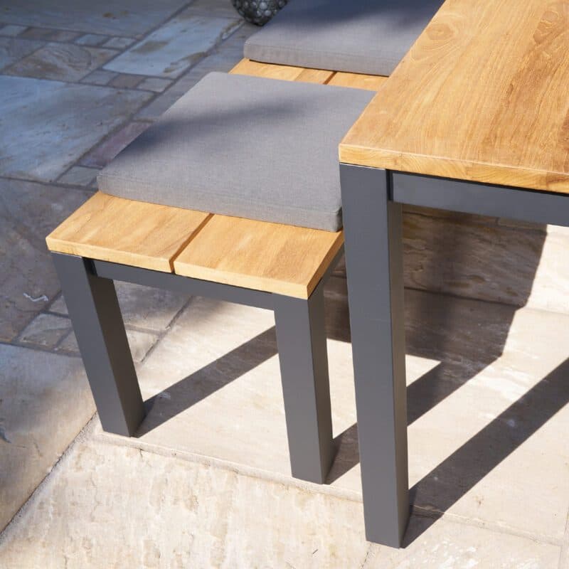 CASA DOMA "Varano" Bank und Tisch, Gestelle Edelstahl anthrazit, Tischplatte/Sitzflächen Teak, Kissen Arashi grau