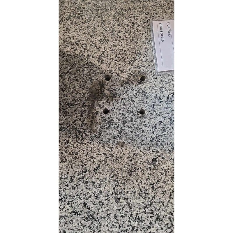 4Seasons Outdoor Granitsockel, mit Flecken – Ausstellung Lauchringen